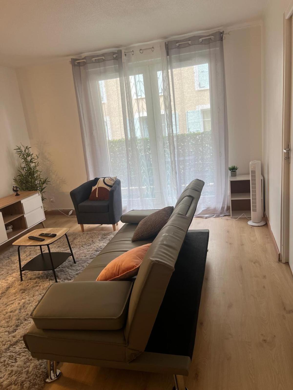 Champion Suites Sarcelles Bagian luar foto
