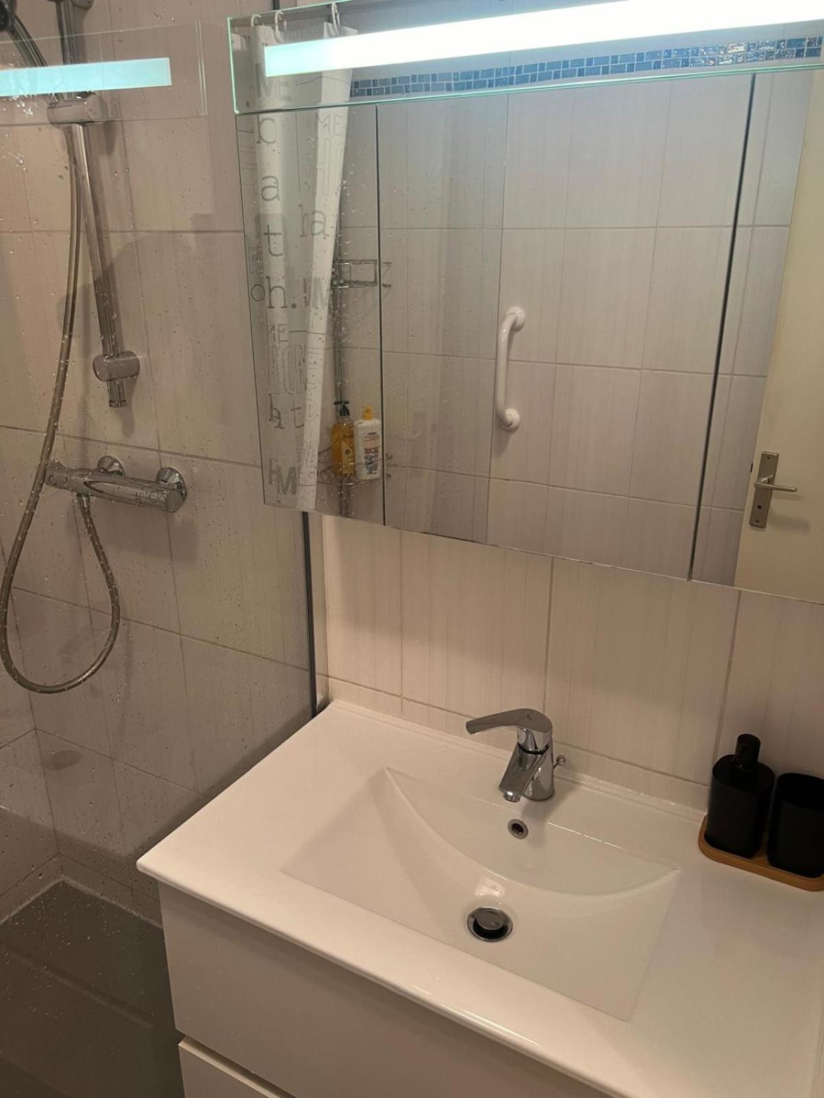 Champion Suites Sarcelles Bagian luar foto