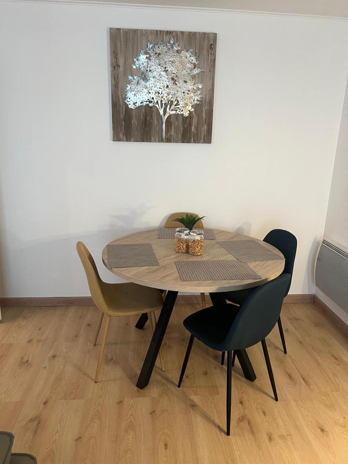 Champion Suites Sarcelles Bagian luar foto