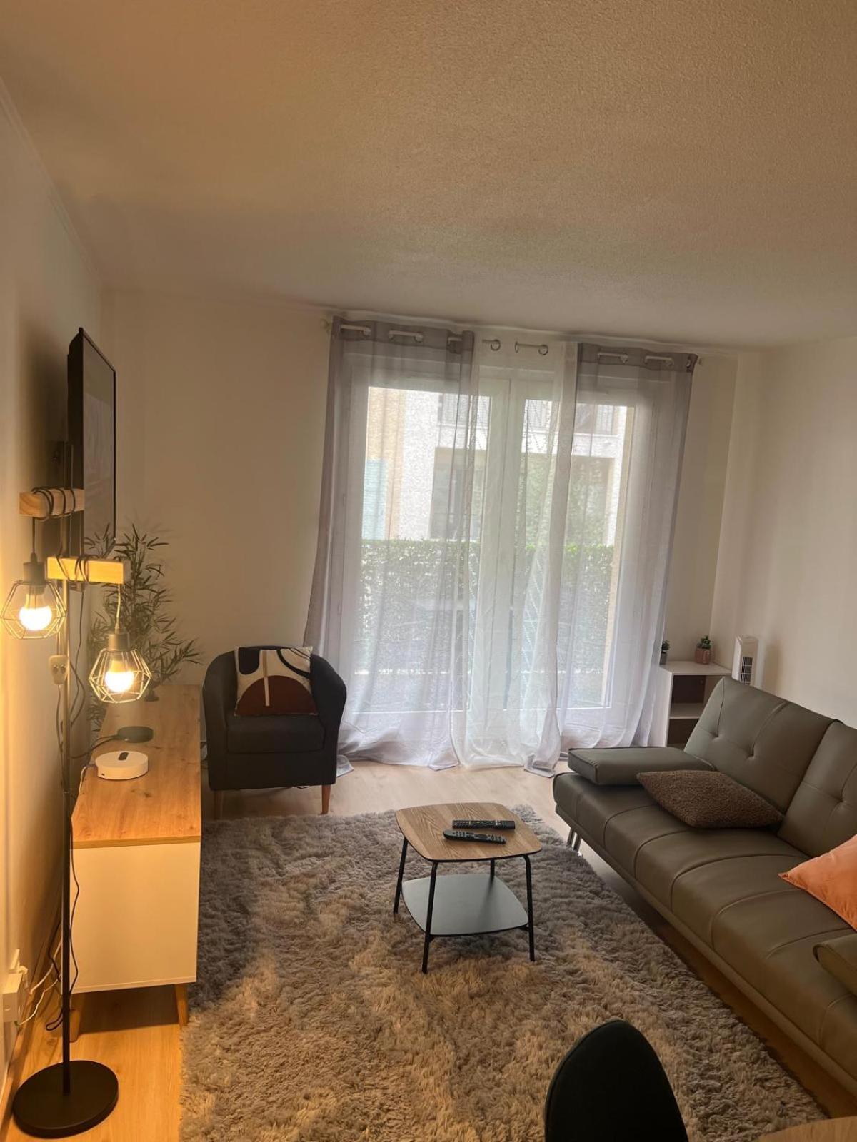 Champion Suites Sarcelles Bagian luar foto