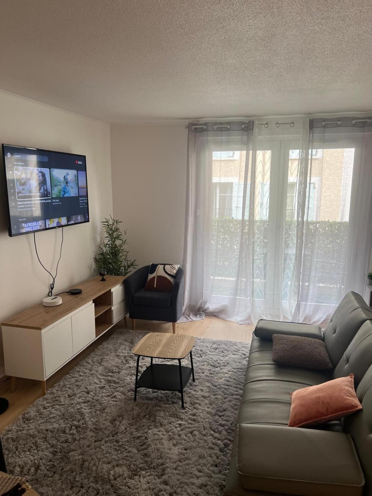 Champion Suites Sarcelles Bagian luar foto