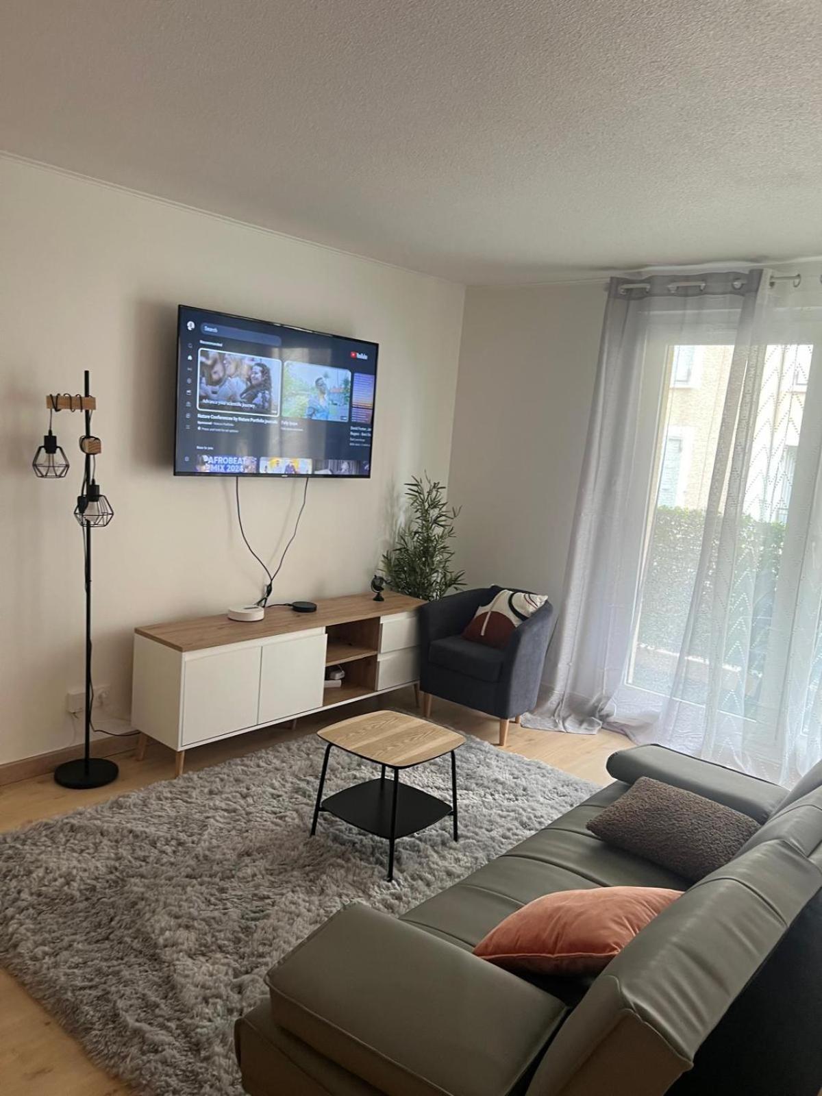 Champion Suites Sarcelles Bagian luar foto