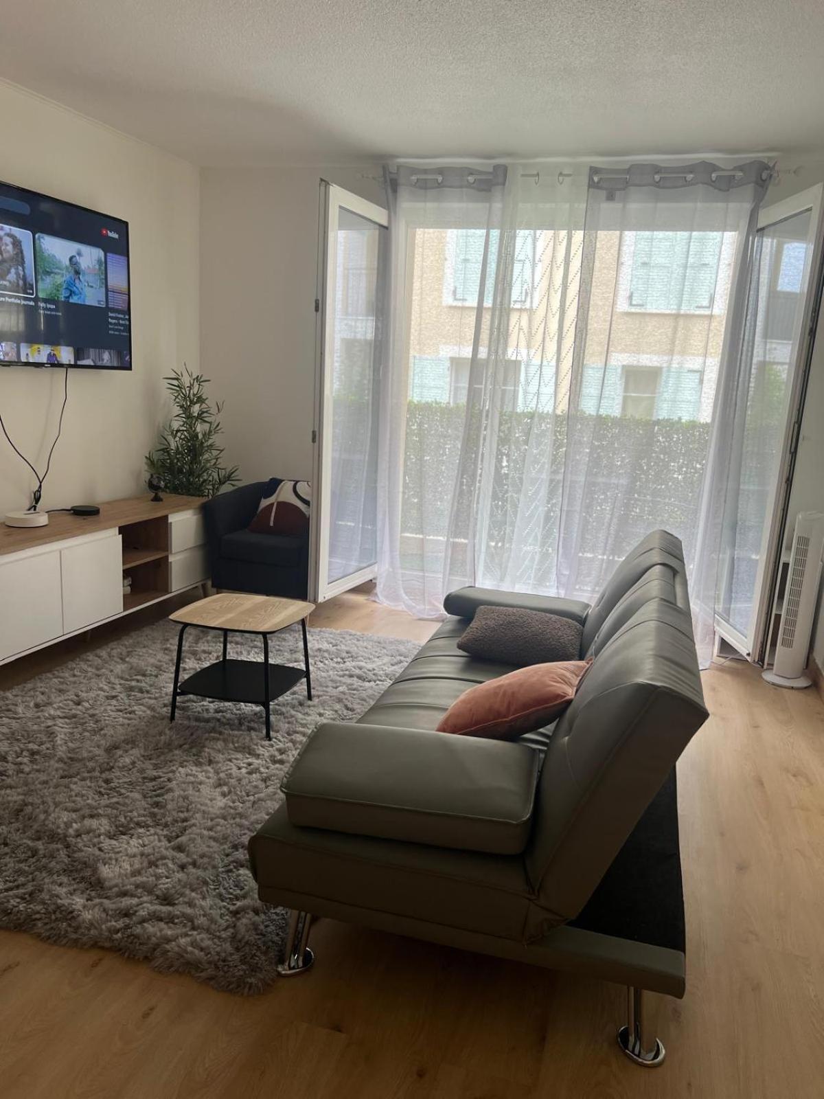 Champion Suites Sarcelles Bagian luar foto