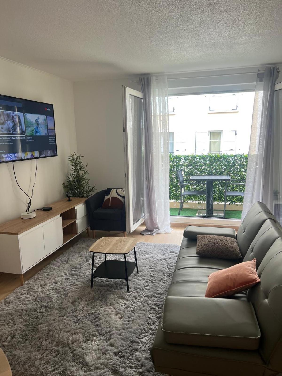 Champion Suites Sarcelles Ruang foto